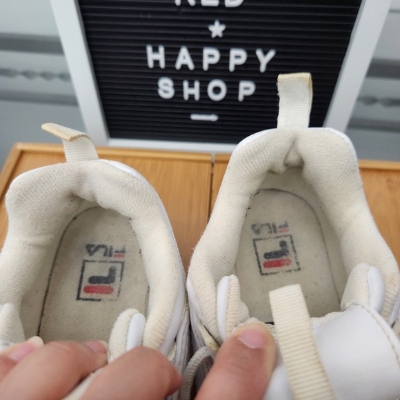 Fila Women’s Disruptor Sneaker - Picture 14 of 16